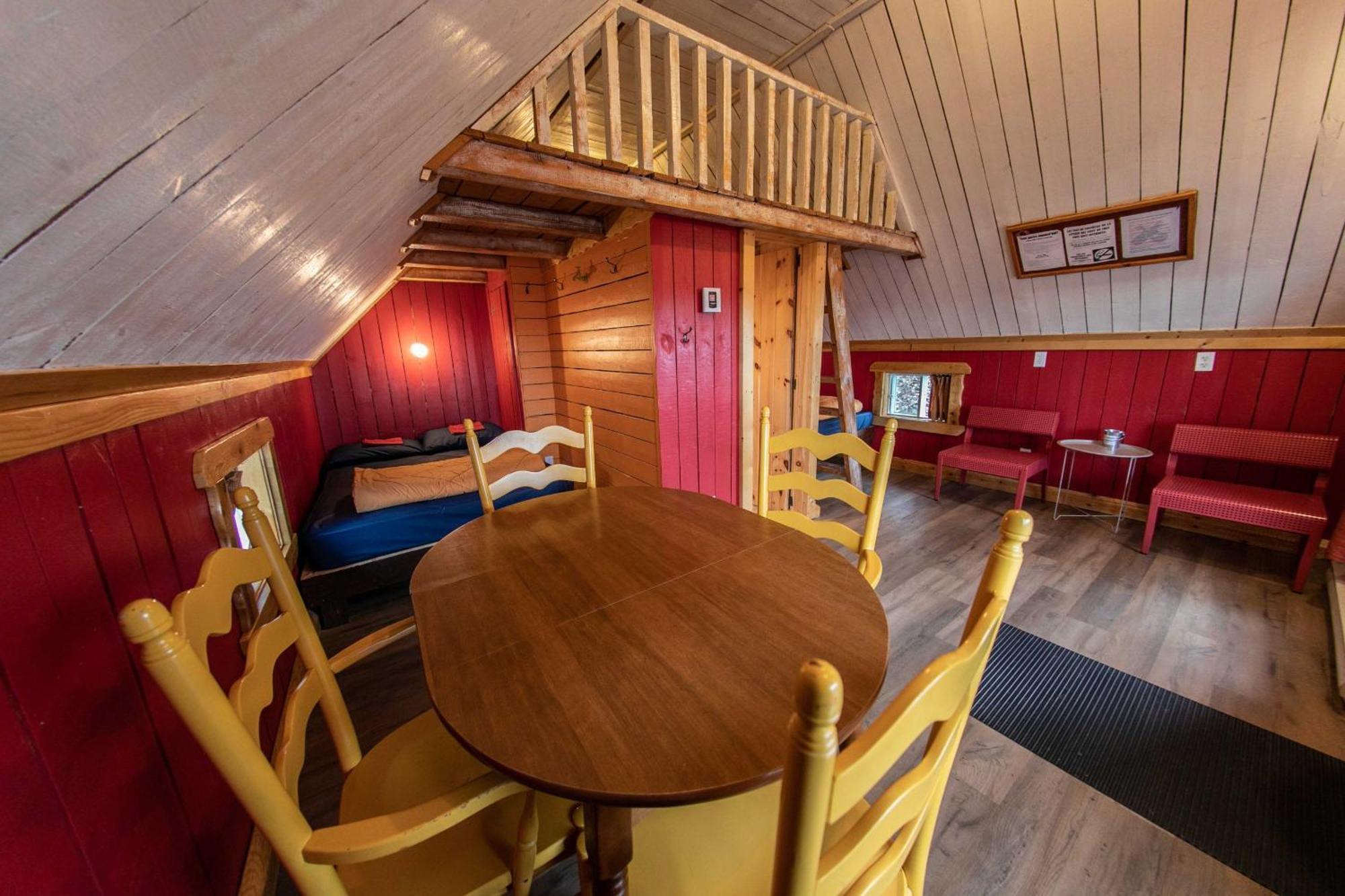 Auberge Festive Sea Shack Sainte Anne-des-Chênes Exterior foto