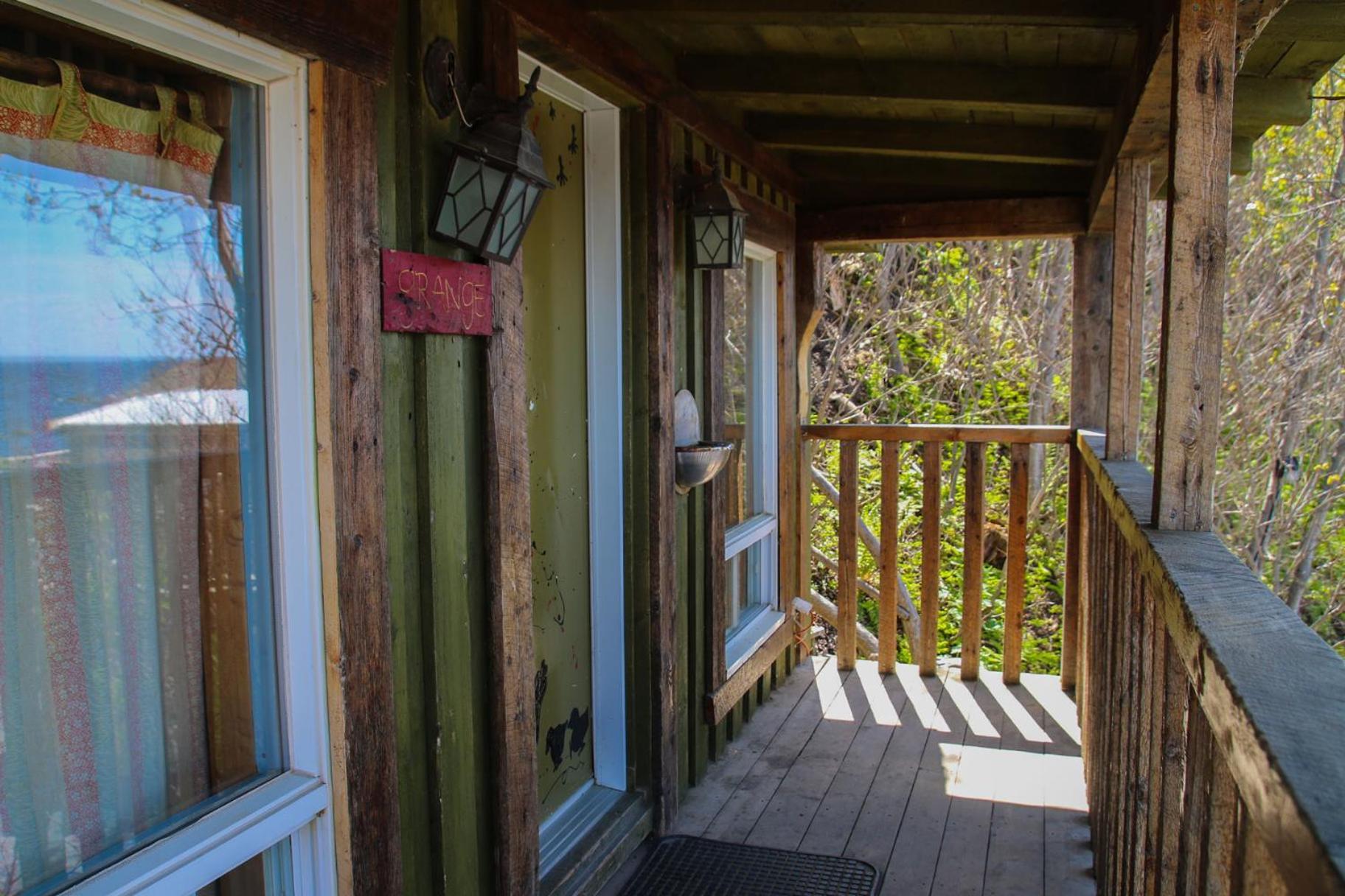 Auberge Festive Sea Shack Sainte Anne-des-Chênes Exterior foto