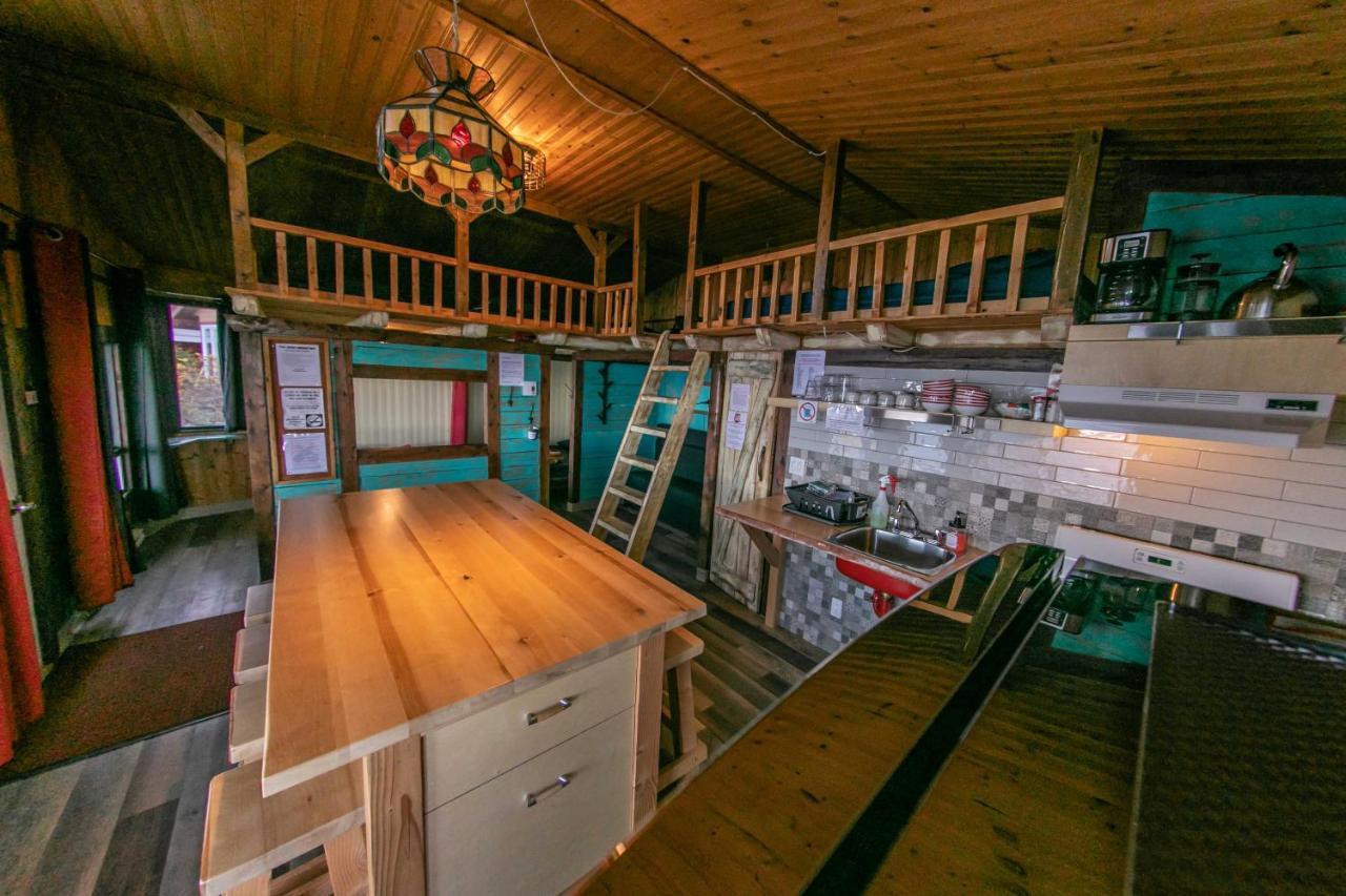 Auberge Festive Sea Shack Sainte Anne-des-Chênes Exterior foto
