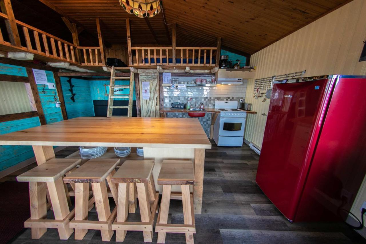 Auberge Festive Sea Shack Sainte Anne-des-Chênes Exterior foto